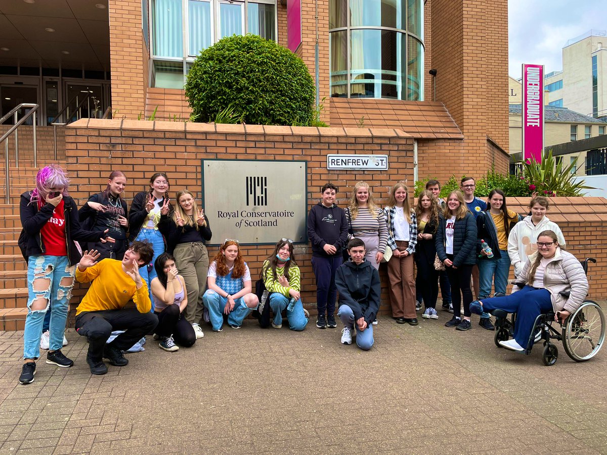 misscrawford__'s tweet photo. First stop of the day @RCStweets tour of campus - exciting stuff 🎭🤩💖 #WeAreFHS #FHSRewardsDay https://t.co/Ngr20Qha4s