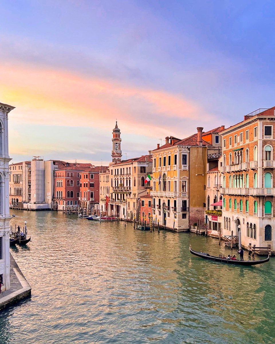 A few shots from my recent trip to Venice - how I’d love to be back 🥰🍝🍷
#visitvenice #visititaly 
@VisitItalyOffi1