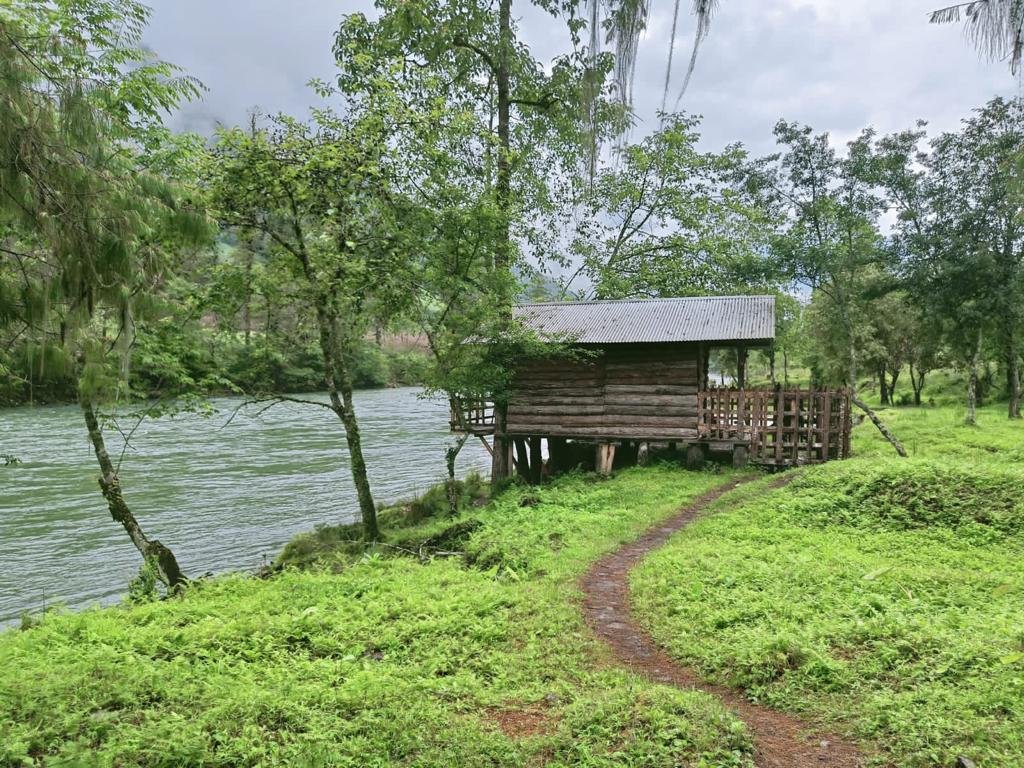 Spearcorps's tweet photo. DaoDivision @Spearcorps &amp; civil admin with aim to promote tourism &amp; empower locals of Dembuen Village in Dibang, Arunachal Pradesh constructed night stay facility at Kapuda, East Dibang for trekkers to religious site of Athu Popu, Anini
@adgpi 
@easterncomd 
@MyGovArunachal https://t.co/NKs6r6Ersc