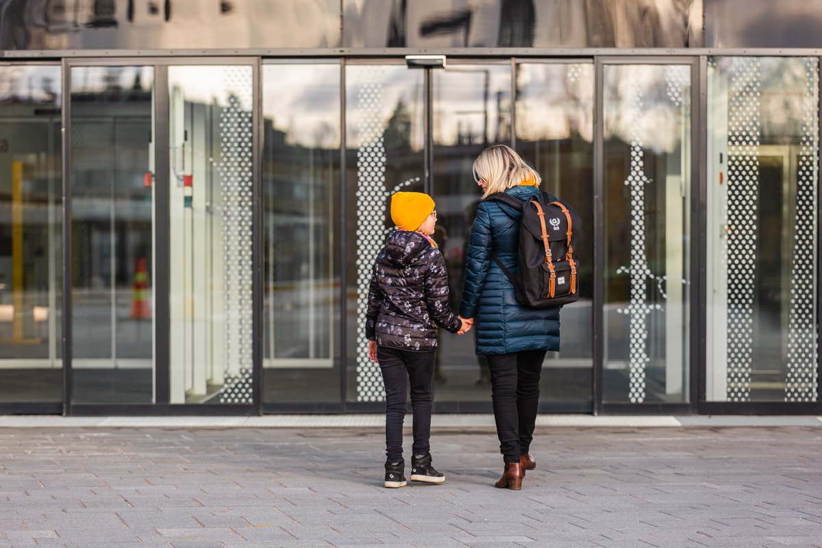 Tekoälyä hyödynnetään liian vähän julkisissa palveluissa. Sen eettinen ja laajempi käyttö auttaisi kansalaisia saamaan oikeanlaista palvelua oikeaan aikaan, sanovat Goforen <a href="/PasiLehtimaki/">Pasi Lehtimäki</a> ja <a href="/PepiTakala/">Petri Takala</a> 
Tiedote: gofore.com/julkaisut/teko… 
#tekoäly #ethicaldigital 
1/3