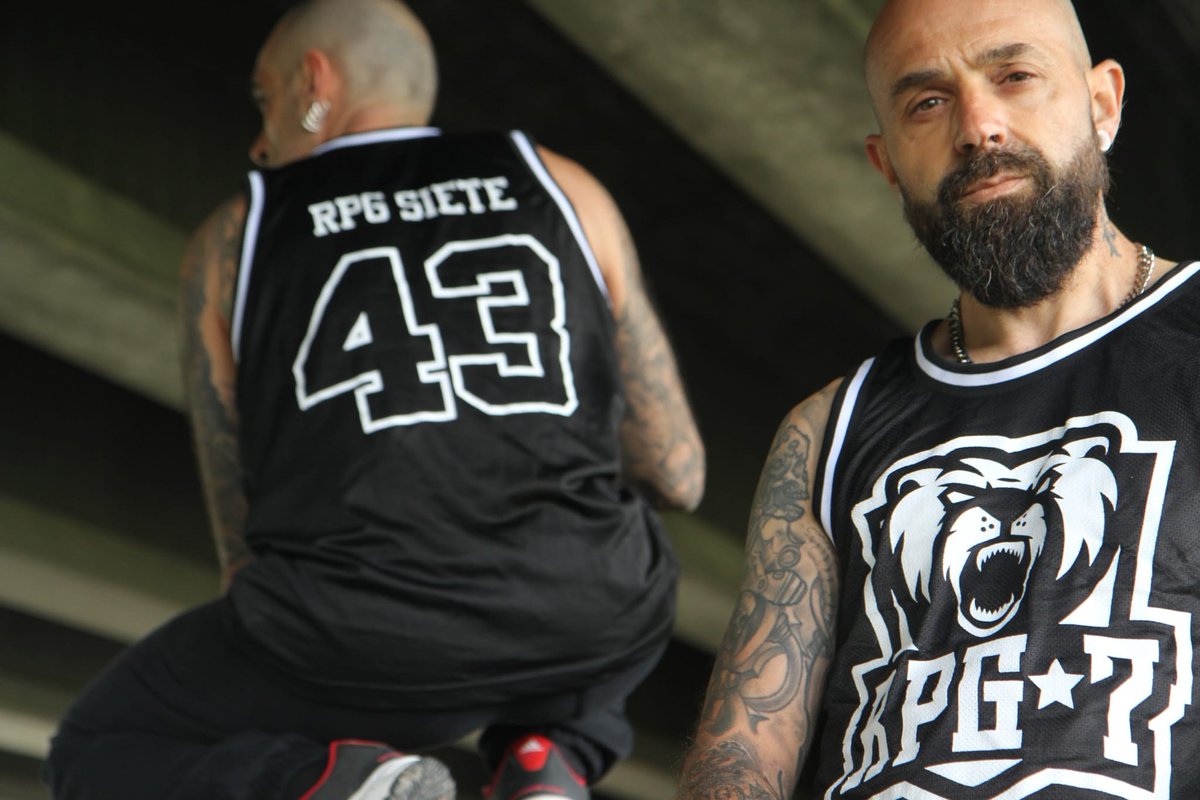 Eys peña! Nos quedan muy pocas de las camis de Basket de los colegas de <a href="/RpgSiete/">RPG☆SIETE</a> !!!

Aun estas a tiempo de pillarte una!

bestiarioshop.com 

#vallekas #bestiarioshop #rpgsiete #vk #antifa #vendedoresdeodio