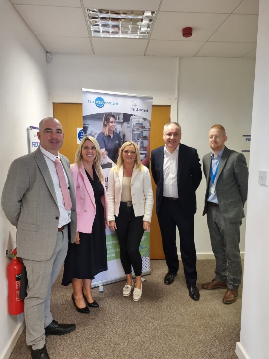 Employment Minister <a href="/RichardLochhead/">Richard Lochhead</a> this week met with staff from <a href="/StartScotland/">StartScotland</a> delivering <a href="/scotgov/">Scottish Government</a>'s Fair Start Scotland service.

He also spoke with people receiving the #FairStartScotland service about their experiences of looking to move into and sustain work.