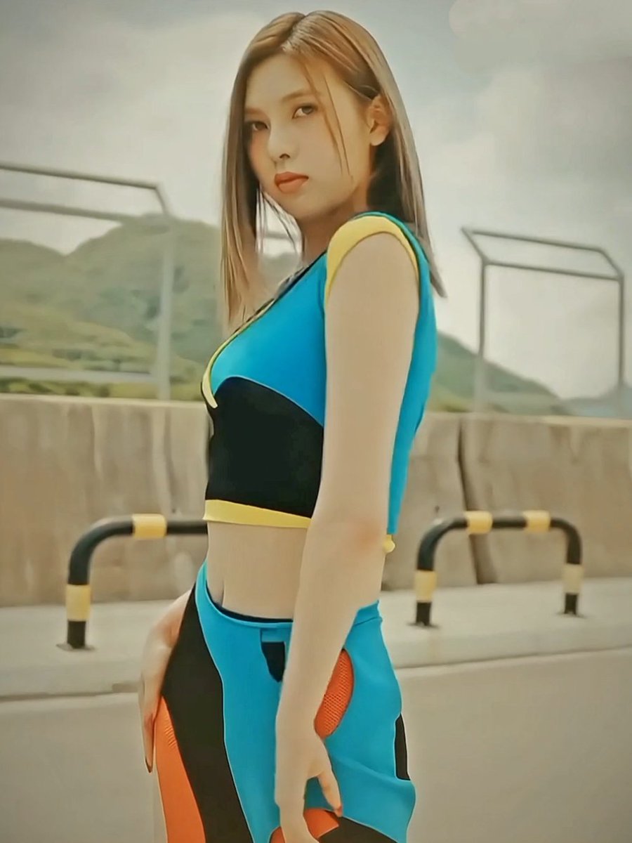 baejsfiles's tweet photo. her fit?! 

#BAE #배이 #NMIXX #엔믹스 https://t.co/Zc8HtnrY7D
