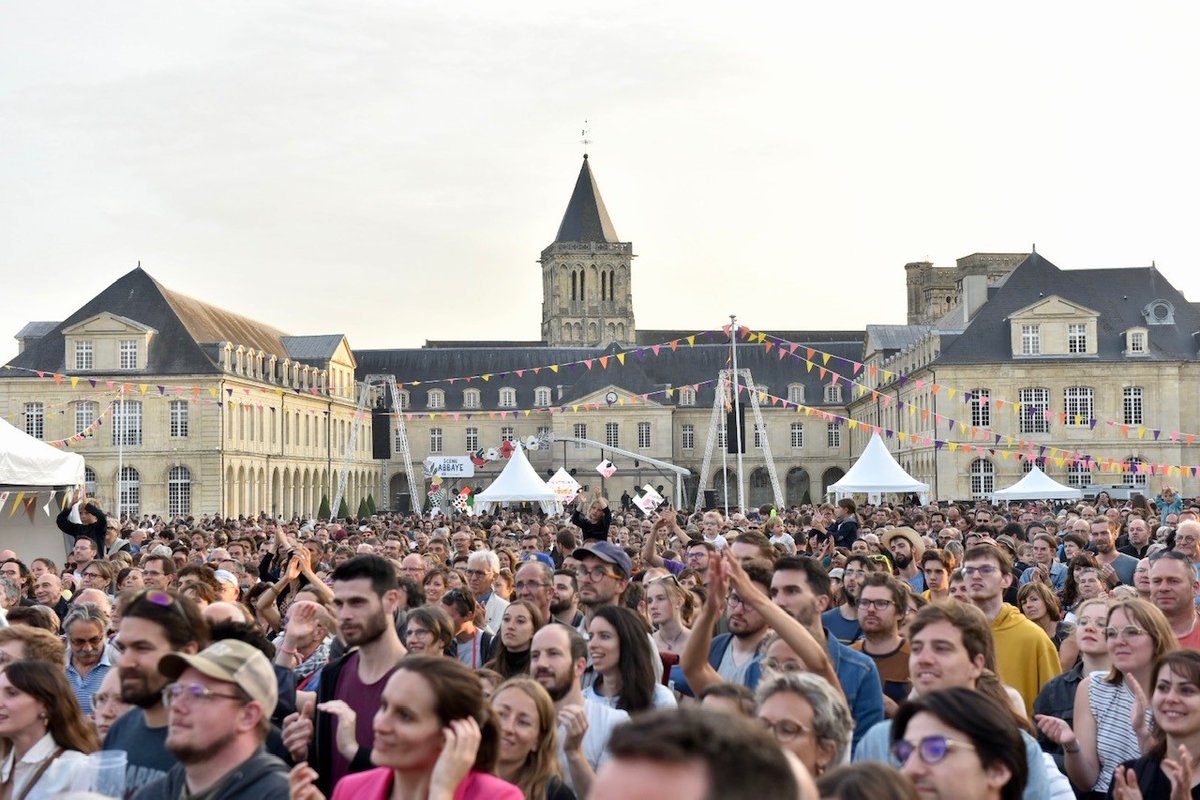 RegionNormandie's tweet photo. 12 000 MERCIS 🙏
🤩 Vous étiez très nombreux hier soir pour célébrer la Fête de la Musique et accueillir nos artistes normands comme il se doit ! 
On vous donne rdv l’année prochaine pour profiter à nouveau de concerts gratuits à l’Abbaye aux Dames à Caen. 👋 https://t.co/oNlqPw4c4Z