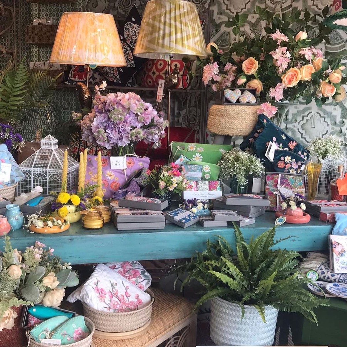 TheDiscoverApp_'s tweet photo. This stunning gift and home-wear shop, Lottie Mutton, is celebrating being a member of the Saffron Walden high street for 20 years today ๐๐
#homedecor #saffronwalden #giftshop #shopindependent #shopindependentuk #uniqueshopping #discoverosomewherenew https://t.co/XH7IUCbFpC