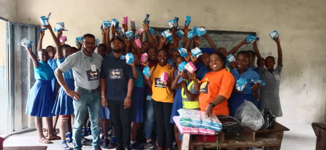 WFi  hears the cry of the marginalized children who use unhygienic materials like cloth and tissue paper because the purchase of pad is at the expense of some other necessities, by donating sanitary pad and shaving stick for female students in Akpabuyo LGA in Cross River State.