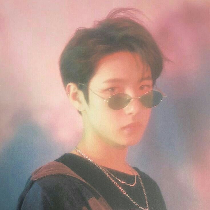 yellow_26to5's tweet photo. renjun go is very attractive https://t.co/FxBW9ERcPH