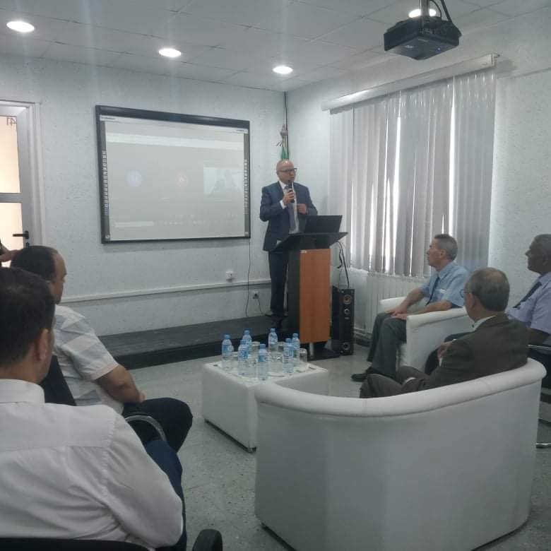CEREFE_Dz's tweet photo. شارك المحافظ للطاقات المتجددة والفعالية الطاقوية البروفيسور نورالدين ياسع في اشغال افتتاح فعاليات الابواب المفتوحة على مركز تنمية الطاقات المتجددة حيث حضر عروض المشاريع المقدمة للتقييم من قبل اللجنة العلمية المختصة في الطاقات المتجددة بغرض اختيار أحسن ثلاث مشاريع. https://t.co/VNYuABqSyV