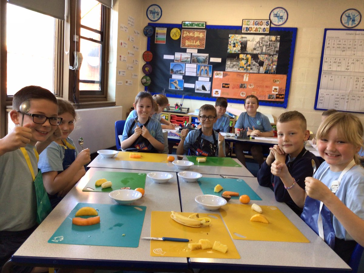 year4wja's tweet photo. Here are 4NA with their completed fruit salads made from up to six delicious, tropical fruits. Our next step is to evaluate the product. 🍊🥭🥝

@WhitchurchJun 
@whitchurchCEFed https://t.co/iszGyZILGr