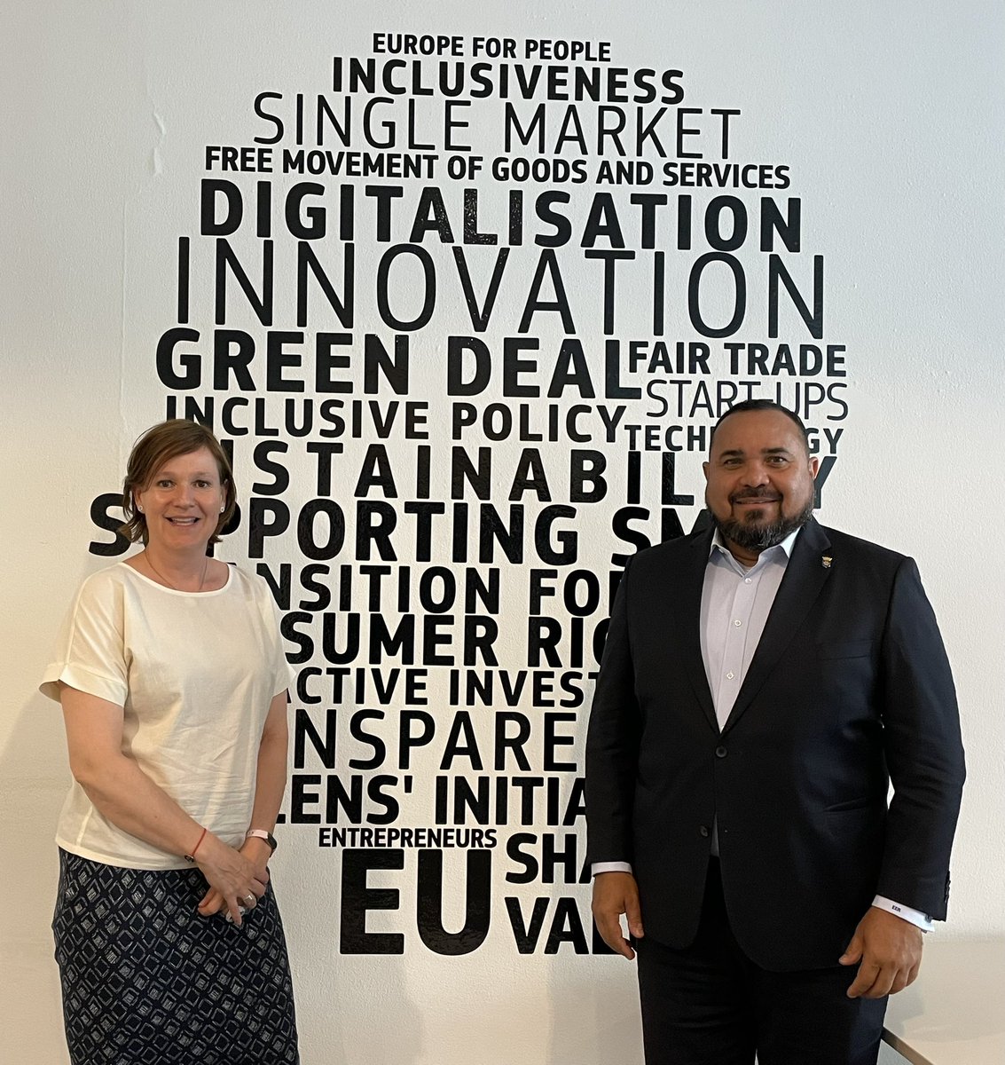 The #galileo sensorstation on #Bonaire offers many more opportunities for our island. Thank you <a href="/eijndthoven/">Jolanda van Eijndthoven</a> and your team of <a href="/defis_eu/">EU Defence and Space</a> for very insightful presentations, looking forward to the next steps. #internationaldesk #sustainabledevelopment #technology