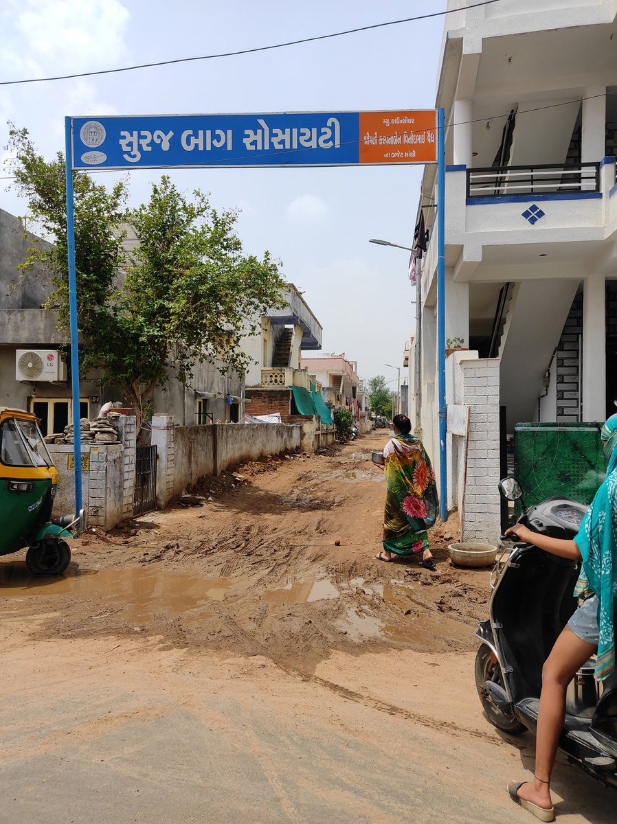 ritujain84's tweet photo. This is a shame, to satisfy a few in the Surajbagh Society, Dcabin, the internal roads are in such pathetic conditions. And there are tall claims of Swach Bharat, noone comes around here to even pick the garbage or clean the roads. 
#SwachhBharatMission #sanitation #roads https://t.co/COQItuKycz