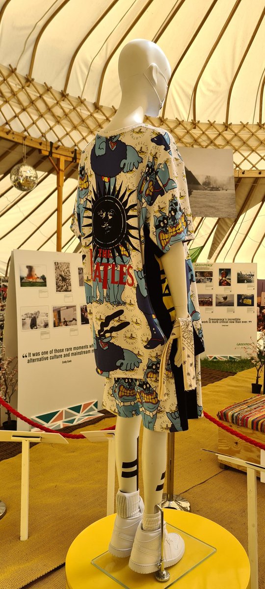DuckEddthe's tweet photo. We are in!!! Loving that @billieeilish donated her outfit from 2019...looks really good next the beatles 💛
@AnimalGlasto @AntGlasto @Katie_Haddow
#Glasto #Glastonbury2022 #open #bestfestivalever https://t.co/X6lEoUdTgQ