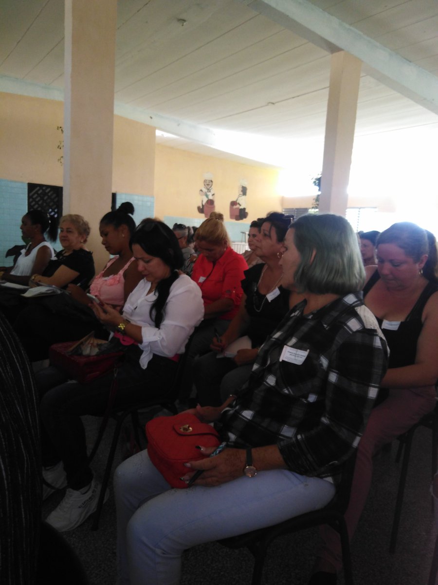 Inicia seminario de preparación del curso 2022-2023 en el municipio espirituano de Yaguajay. Historia, tradiciones y la disposición de sus educadores de continuar elevando la calidad de la educación lo distinguen. <a href="/CubaMined/">MINED</a> <a href="/elsa_ena/">Ena Elsa Velázquez Cobiella</a> <a href="/PresidenciaCuba/">Presidencia Cuba 🇨🇺</a>