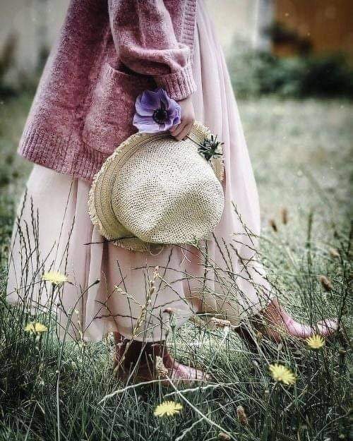 "ama ayaklarını seviyorum
çünkü onlar;
toprakta, rüzgarda,
sularda yürüdüler
beni bulana kadar. "
pablo neruda #çarşamba