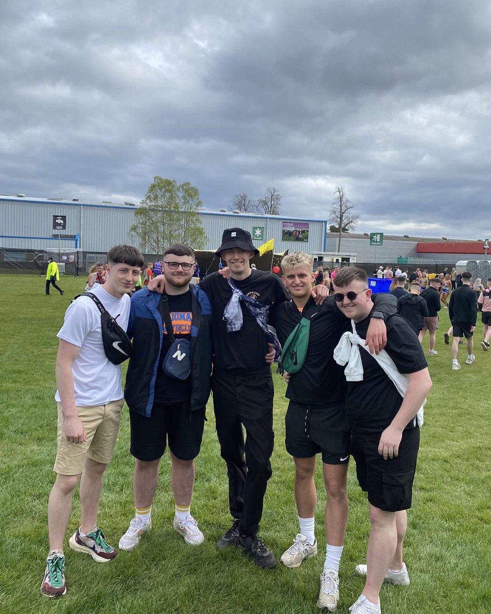 JonasSummers4's tweet photo. Happy birthday @blairforbes98 have a class day ma man. Enjoy your weekend antics 💙 https://t.co/C7VmoBCPlD