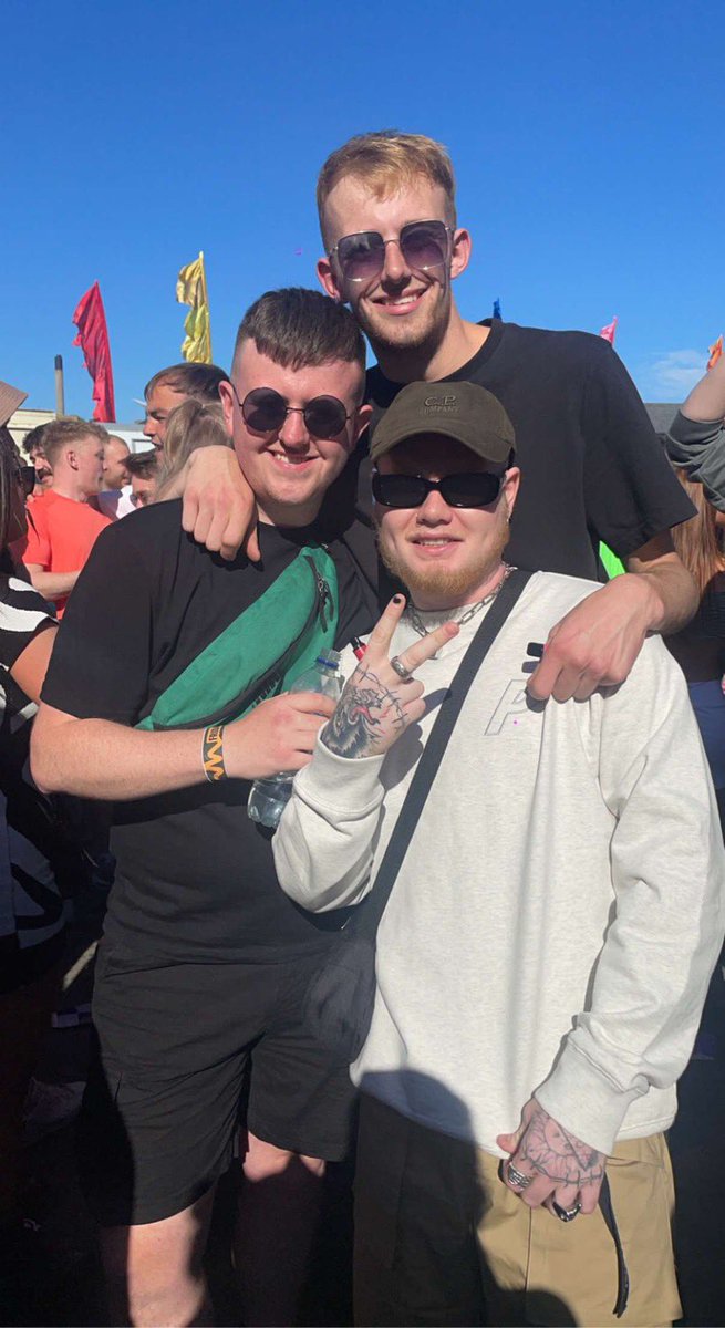 JonasSummers4's tweet photo. Happy birthday @blairforbes98 have a class day ma man. Enjoy your weekend antics 💙 https://t.co/C7VmoBCPlD