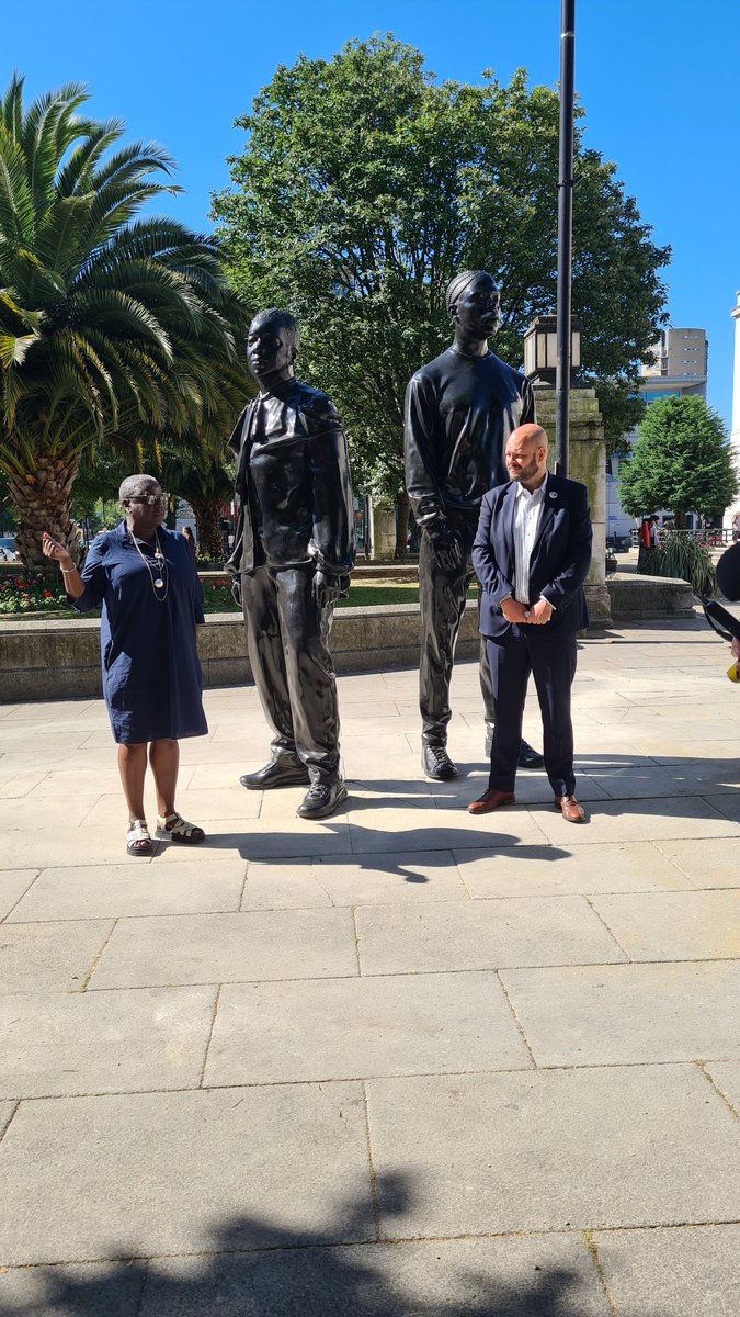 FlorenceObinna1's tweet photo. It was so emotional seeing the unveiling of the powerful and uplifting sculptures by Thomas J Price. This is what creating authentic inclusive art in our public realm looks like! Occasions like this make me so proud to work @hackneycouncil  #inclusion #WindrushDay2022 https://t.co/7W1PRzaBV6