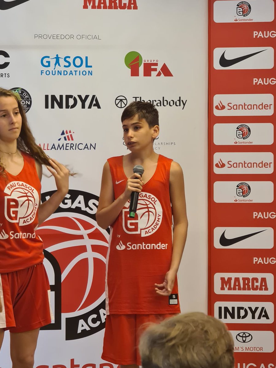 PauGasolAcademy's tweet photo. Cásper Pampín, participante en la Pau Gasol Academy by @santander_es: "No solo aprendemos de baloncesto, sino que te enseñan a mejorar en todos los aspectos de la vida. Para alimentarse, descansar y muchas cosas más allá del basket". https://t.co/dX8Z2FexTy