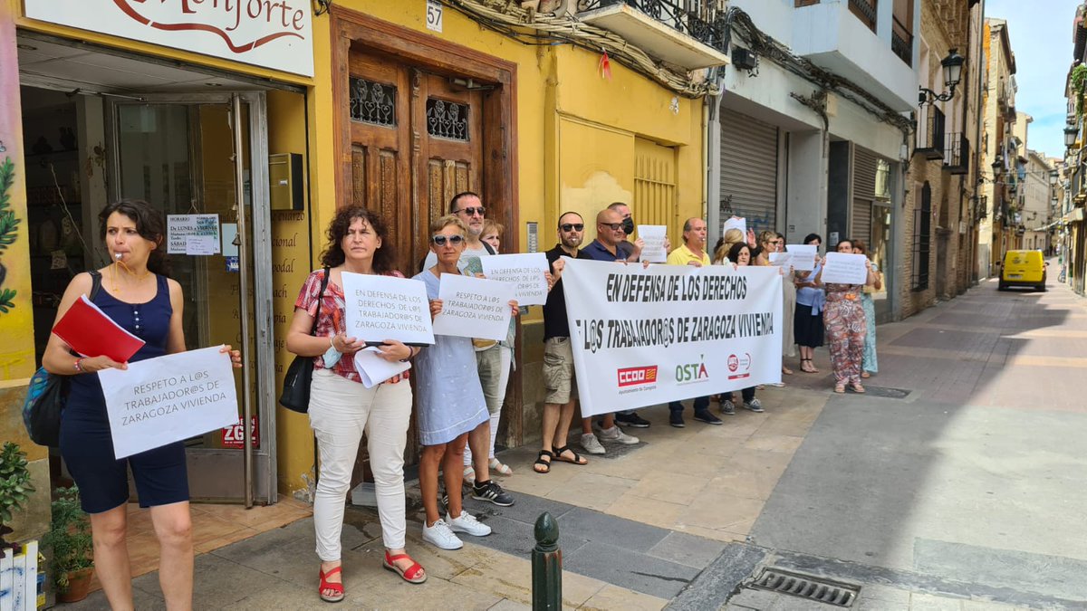 Otro miércoles más nos concentramos el personal de @zgzvivienda, por los problemas generados por el gerente, ningún cambio en el equipo de gobierno de <a href="/zaragoza_es/">AyuntamientoZaragoza</a>, silencio del <a href="/Jorge_Azcon/">Jorge Azcón</a>