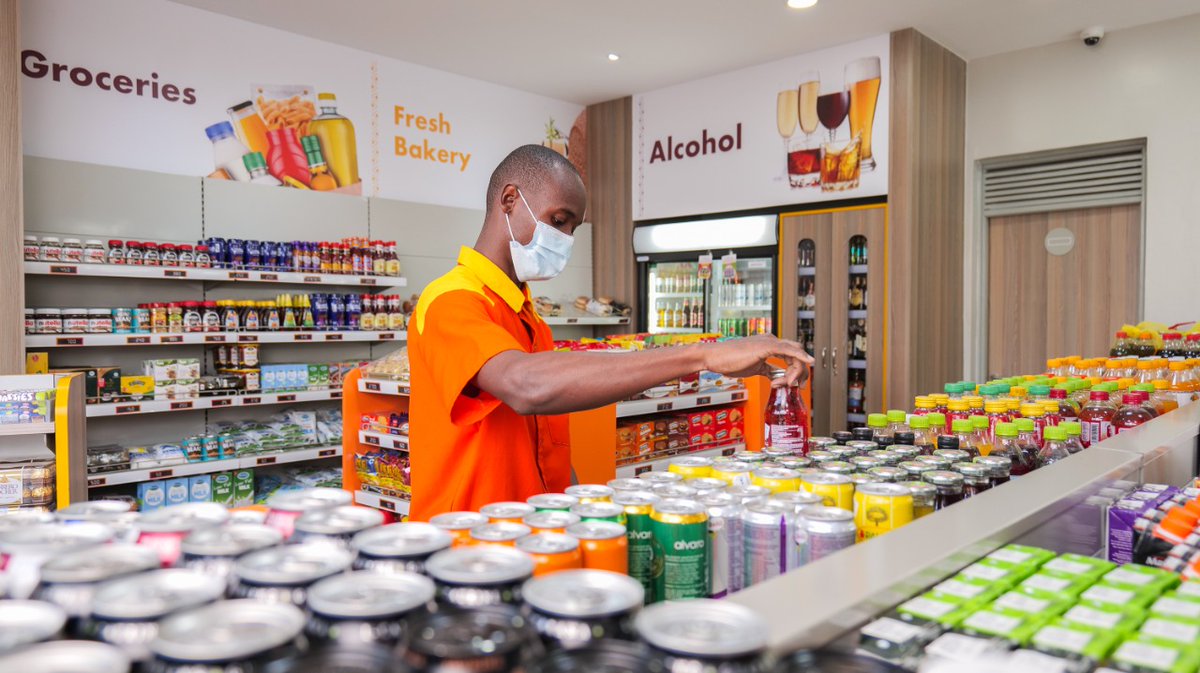 ted_rosela's tweet image. Hizi vouchers unaweza redeem uchukue snacks, your favourite drinks, vitu tamutamu...yaani whatever is available at the Shell select shop.

#ShellHelixOilChange #TupataneShell #WRC2022
@Shell_Kenya