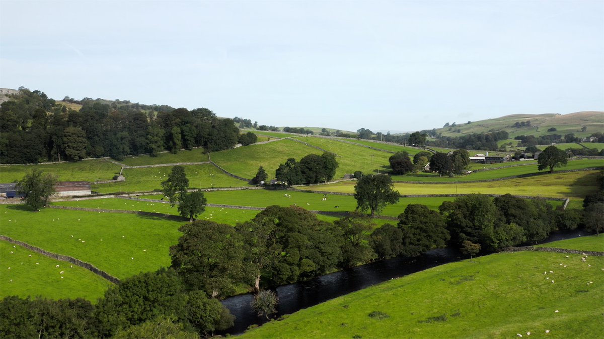 A lovely 21 degrees in the #YorkshireDales today. It's the goldilocks zone - too hot, not too cold! We still have pitches for today, at £28 for an electric pitch or £31 for a fully serviced #pitch.
01729 822387 or book: langcliffe.campmanager.com/20557/
#touringpark #settle #motorhomes
