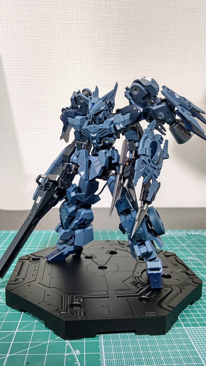 SYOZI9's tweet photo. 完成

機体名:灰狼ーフゥイランー

大型ビームライフルの火力による制圧と高機動を活かした近接戦闘を得意とする。

#30MM https://t.co/nrzXt1pd2n