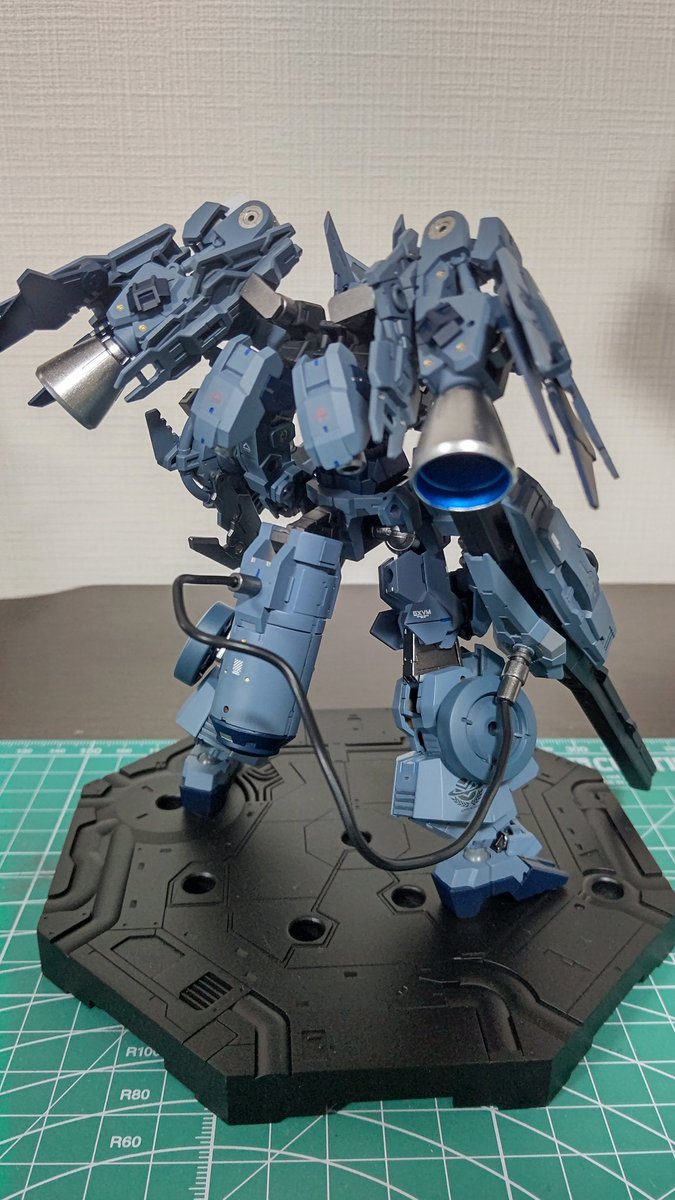 SYOZI9's tweet photo. 完成

機体名:灰狼ーフゥイランー

大型ビームライフルの火力による制圧と高機動を活かした近接戦闘を得意とする。

#30MM https://t.co/nrzXt1pd2n