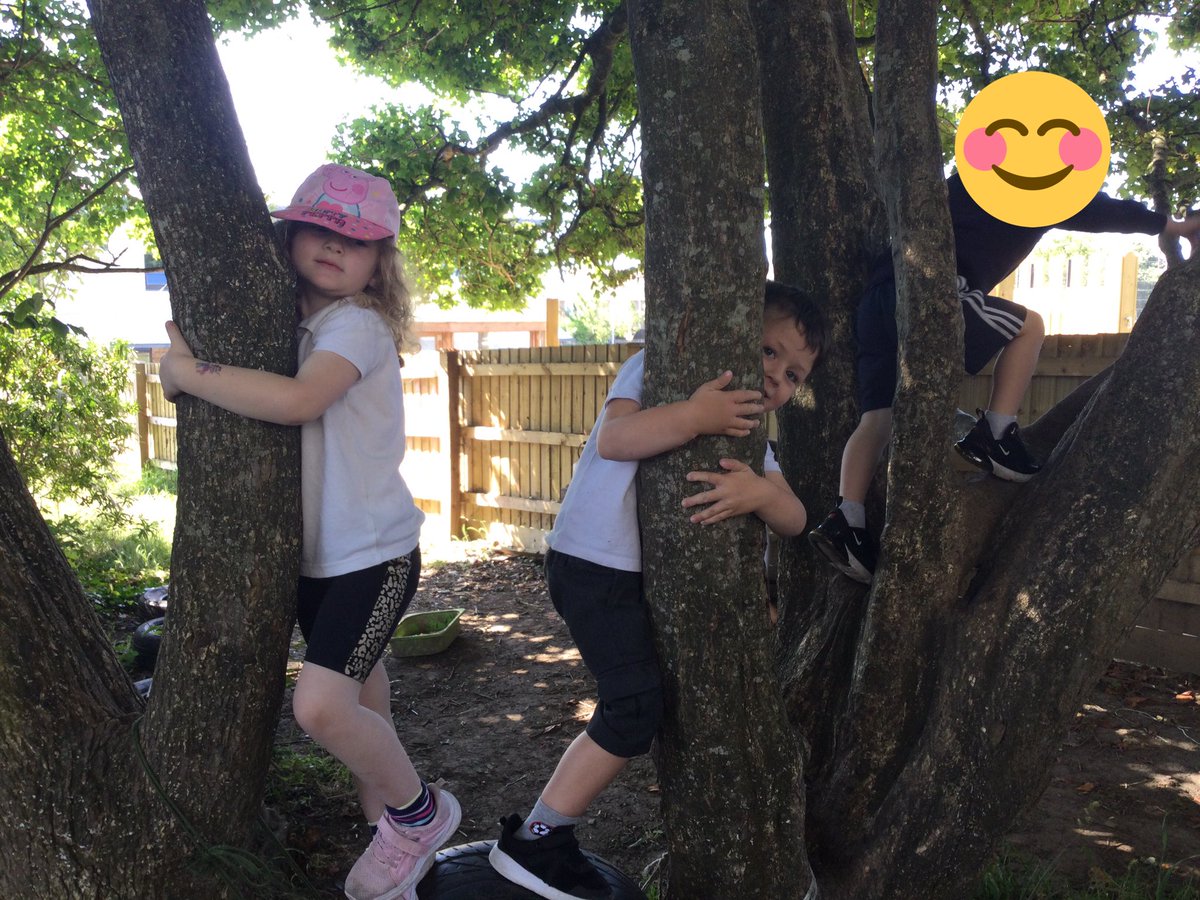 ysgolyddraig's tweet photo. #YYDcolhuw had lots of fun with @walkinthewild1 in forest school today 🍃 we had a story all about ladybirds and then painted ladybird pebbles 🐞 we played with wicker bubble wands, climbed trees and completed ladybird puzzles too 😄 #YYDcreative https://t.co/e0VbBJ9DpC