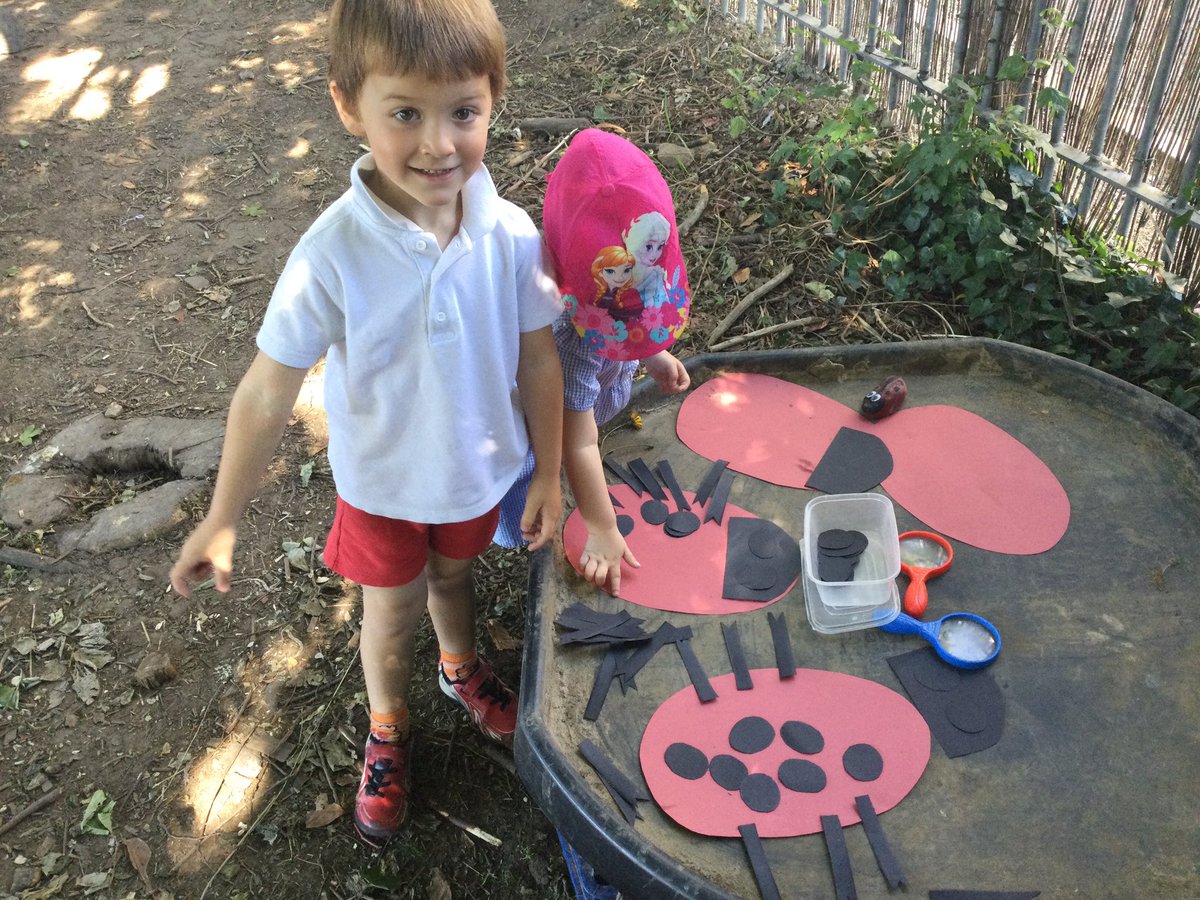 ysgolyddraig's tweet photo. #YYDcolhuw had lots of fun with @walkinthewild1 in forest school today 🍃 we had a story all about ladybirds and then painted ladybird pebbles 🐞 we played with wicker bubble wands, climbed trees and completed ladybird puzzles too 😄 #YYDcreative https://t.co/e0VbBJ9DpC