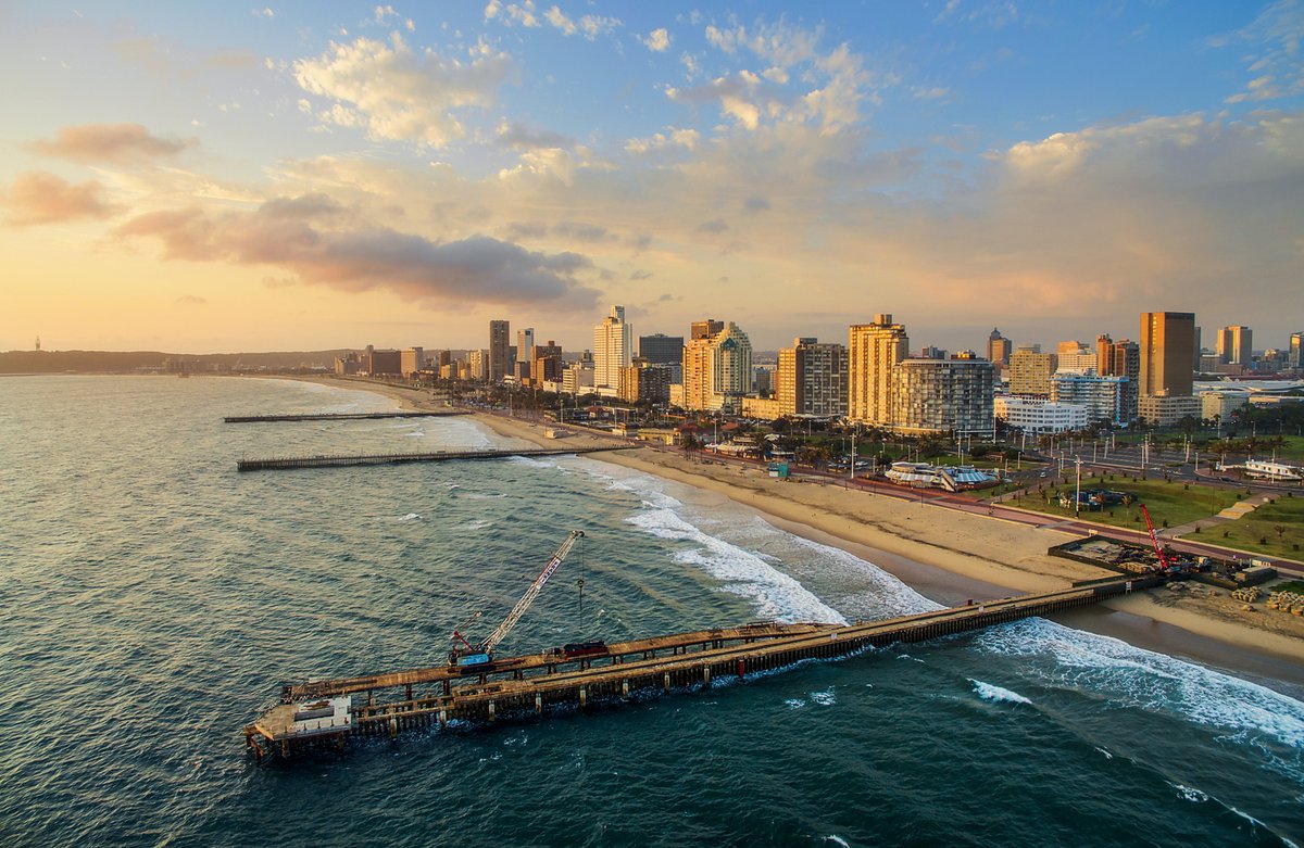 VisitSA_India's tweet photo. Known as the "Golden Mile", the Durban beachfront lives up to its nickname with its miles of gleaming, sun-kissed sands. The views are as good as gold, too!
#MeetSouthAfrica #SouthAfricaTravel #DiscoverSouthAfrica #VisitSASoon #adventure #explorer #CityLifestyle #Sunset #beach https://t.co/K3qBSaYx8E