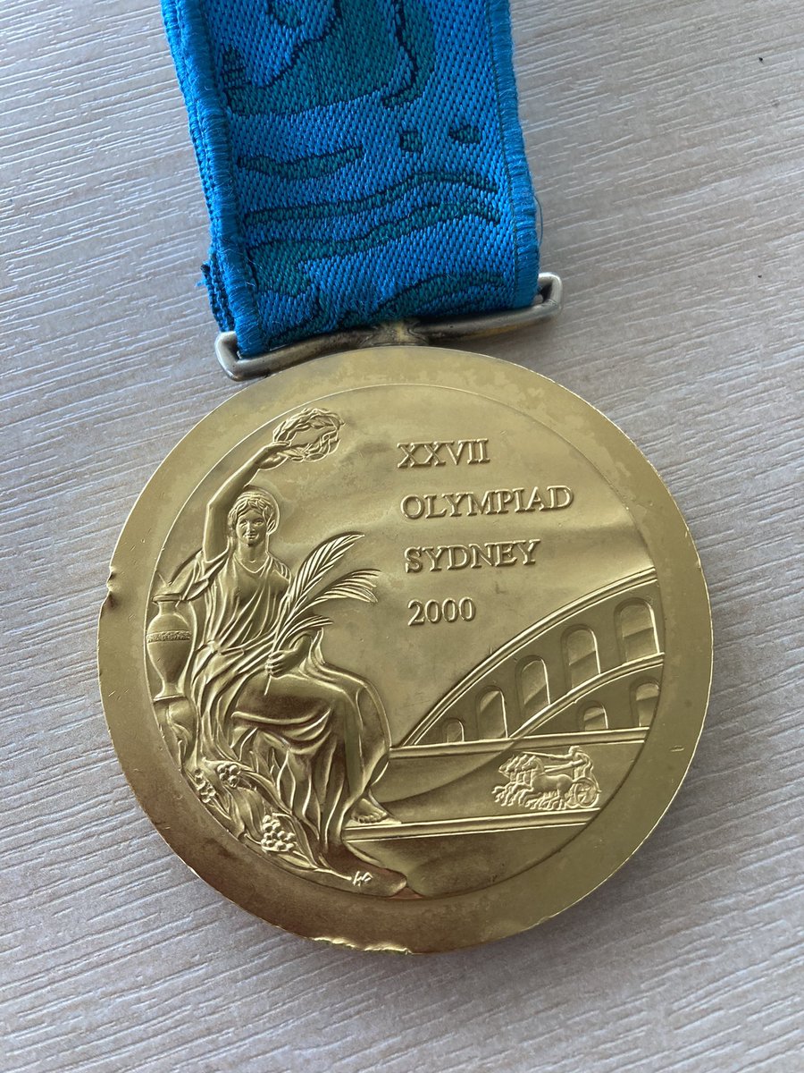 TuckeyMandy's tweet photo. Fantastic to meet my coachee at the student leadership programme at UWE Bristol and got to hold an Olympic gold medal!! @HSW_SHLP @carrie_biddle @VickyXGill @Andrea_Morgan2 https://t.co/BNZSTibvAj