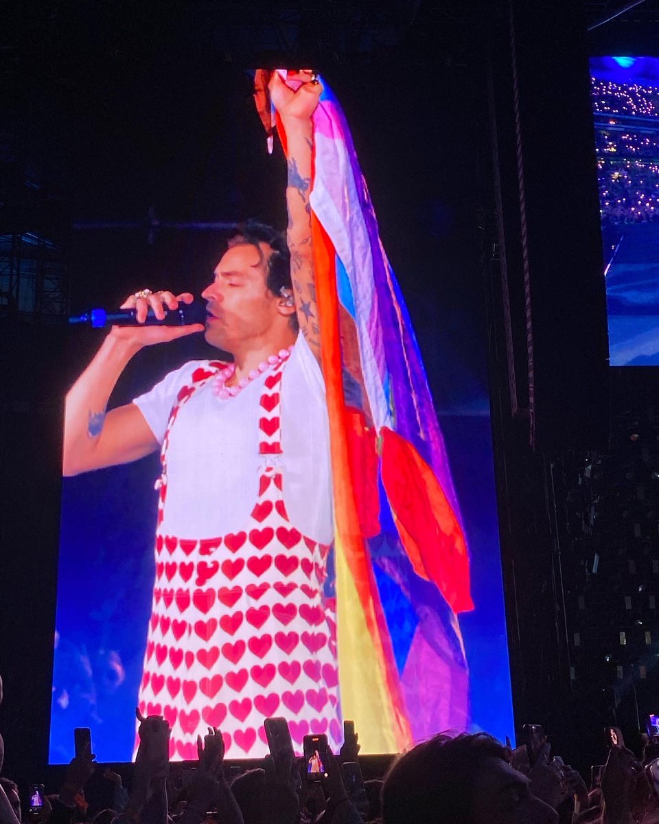 ChelseaWhatling's tweet photo. You got me cursing the daylight ..

@Harry_Styles @HSHQ #HarryStyles #HarrysHouse #hslot #hslotwembley https://t.co/KPBOVqhwG6