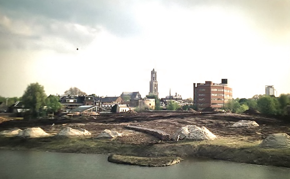 edwinlucas_'s tweet photo. 'Juist in de stad zie je dat natuur en stad geen twee verschillende werelden zijn.' (Niels de Zwarte, stadsecoloog) De #natuurkern van het #Griftpark in #Utrecht, gefotografeerd door mij in 1998 (tijdens de aanleg) en in 2022. #stadsmens @stadsnatuur @Griftpark2013 @ZowasUtrecht https://t.co/t08rvVWu7C