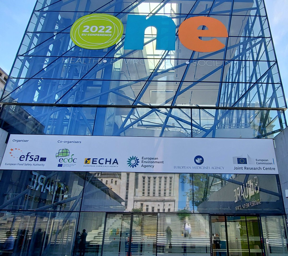 Jeroen_vdSluijs's tweet image. Broadening the scope of future environmental risk assessments of pesticides: lessons from the neonicotinoids case. @RECIPESproject  My key-note today at #ONE2022 ONE – Health, Environment, Society – #EFSA Conference 2022 in Brussels uib.no/sites/www.uib.…