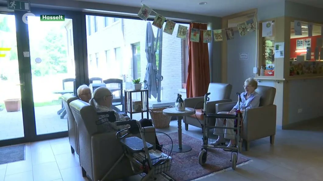 TVLbe's tweet photo. Prijzen van helft Limburgse rusthuiskamers stijgt, maar zorgbudget volgt niet https://t.co/GKqOo0Cvwu #tvlnieuws #rusthuizen #prijsstijging #kamers #Hasselt https://t.co/E2nZHBVpGO