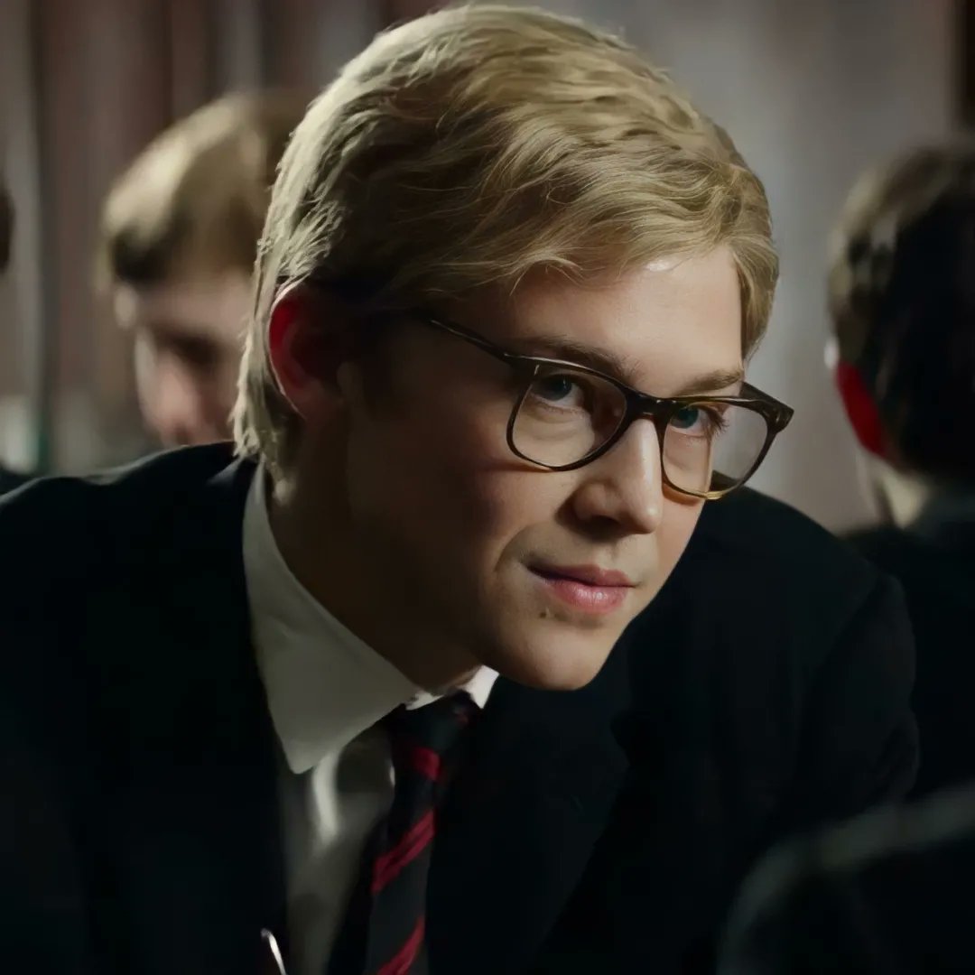 Joealwynspain's tweet photo. Joe como Adrian Finn en #thesenseofanending en 2017!

#joealwyn https://t.co/42nCCBttTU