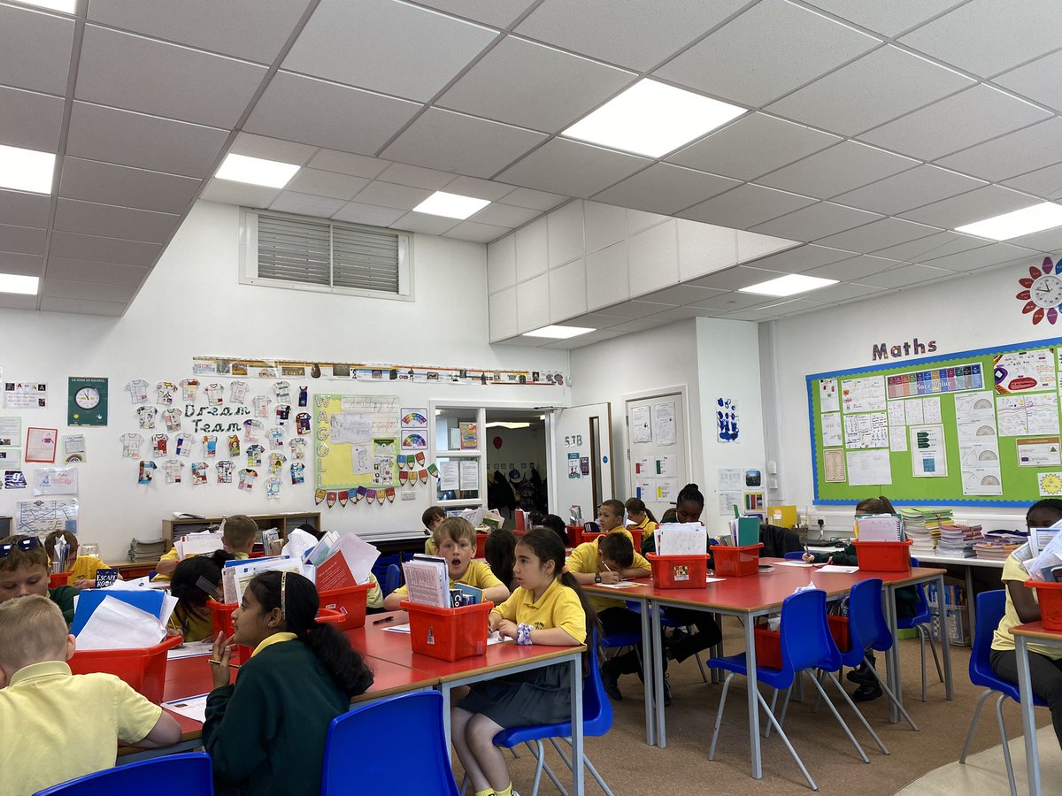 firsprimarysale's tweet photo. #Year5JB getting into the head of Pheidippides by role playing as his Twitter account manager #FirsEnglish https://t.co/qBwaRR0qXg