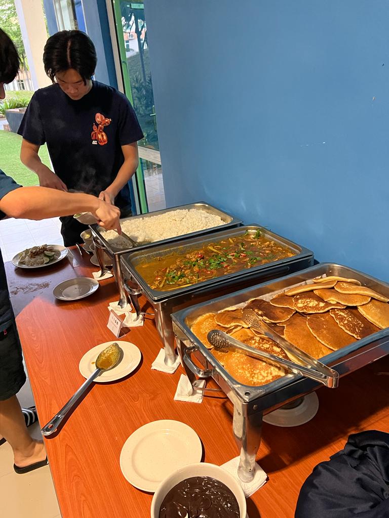 propertECiM's tweet photo. Our Propert Farewell Breakfast went down a treat! Nasi Lemak, Pancakes, fruit and beverages were enjoyed by all! #Propert #ECiM #breakfast #Malaysia #Friends #boardingschool #BeMore https://t.co/LmsYHeUUBj