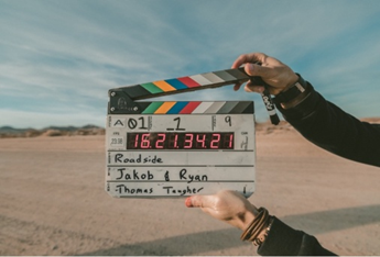 tatutrad's tweet photo. ¿Siempre te ha interesado el cine y quieres saber cómo nos enfrentamos los traductores a los restos que implica?
https://t.co/2GiOTCT4TM https://t.co/imVF1jbcd1