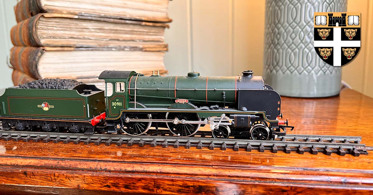 DoverPrep's tweet photo. The SR V class, more commonly known as the Schools Class, is a class of steam locomotive designed for Southern Railway. All 40 of the class were named after English public schools. The College has the name plate for Dover, which completed over 1,000,000 miles of service! https://t.co/44Fxzp4Wbw