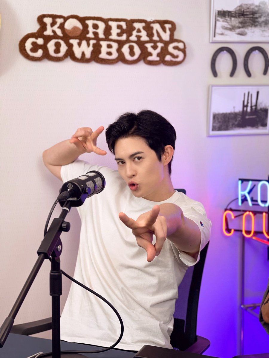 Korean_Cowboys's tweet image. [S2E1.] D-2

SOCIAL MEDIA 🤳

📺 youtube.com/koreancowboys 

#KoreanCowboys
#코리안카우보이스
🇰🇷🤠🎙