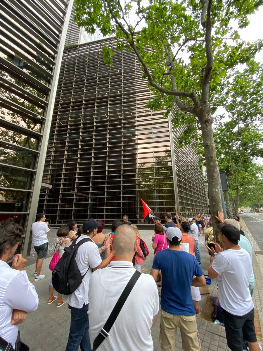 Seguimos ‼️ Acciones frente a @Cuatrecasas, cliente de #Eurest <a href="/CompassGroupES/">Compass Group España</a> 

Por el conflicto sindical en Eurest y en solidaridad con los trabajadores del Hotel Fairmont Rey Juan Carlos I: en ERTE hace más de 2 años.

Nuestra mejor arma: la solidaridad ✊✊✊