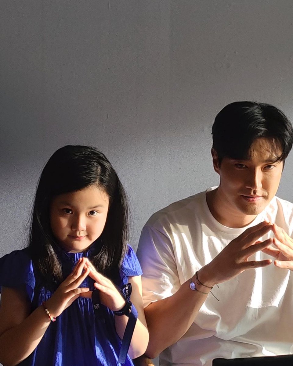 220622 la.kimm.min ig update
#파리바게뜨 #실키롤케익 #파바롤케익
#Youtube가서 보기^^ #진짜맛있어 #우리조카또사줄게

#SIWON #최시원 #시원