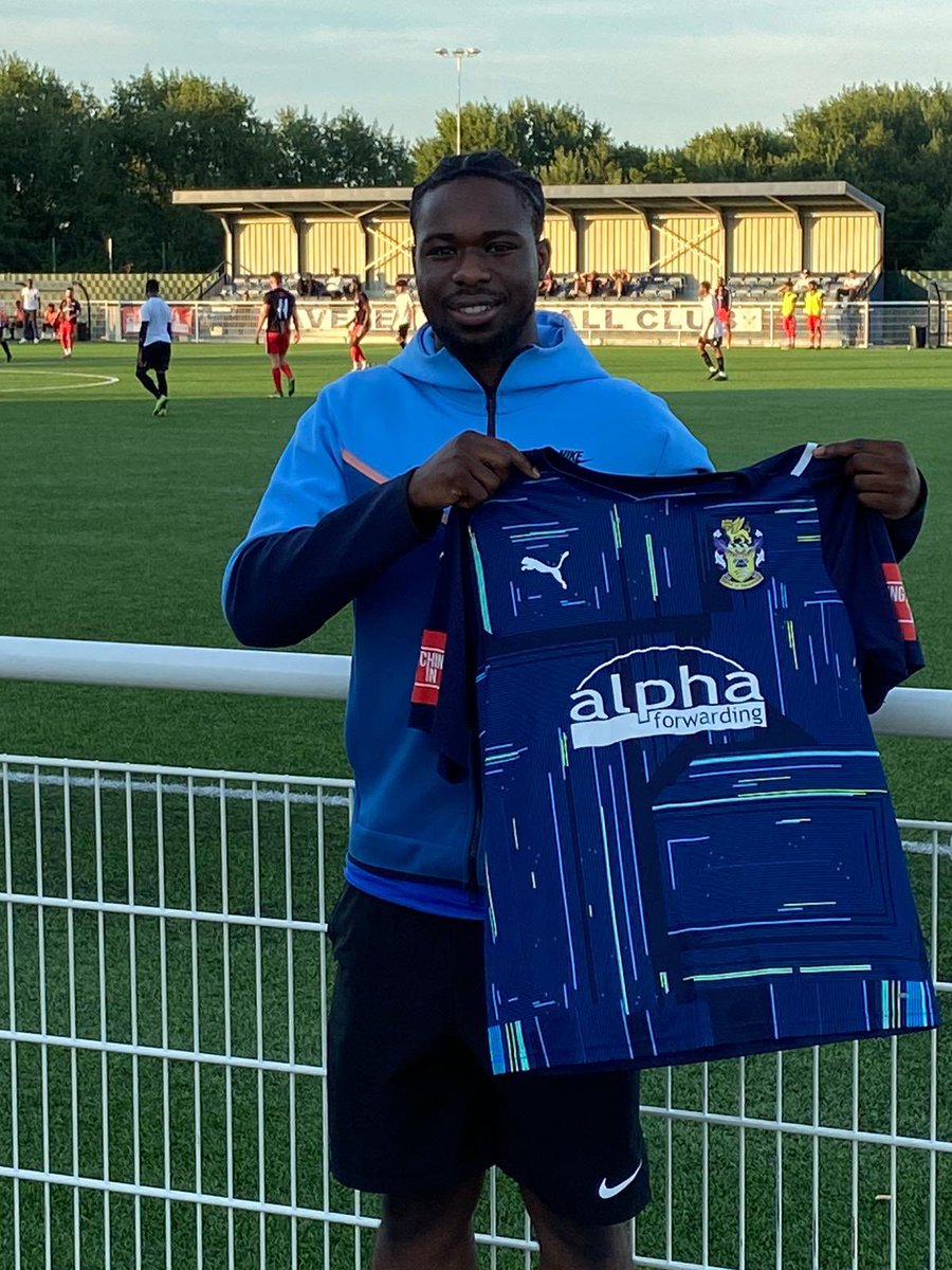 AveleyFC's tweet photo. We are delighted to announce the signing of 24 year old defender, Emmanuel Dasho from Sittingbourne FC.
Thank you to @NonLeagueChance for helping us with this move.
Welcome, @EDasho974 💪
#BackTheMillers | #TogetherAveley https://t.co/X0phm5sLbR