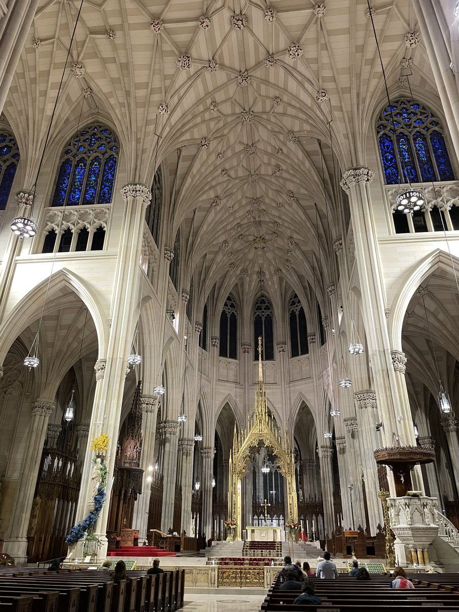 Junko_Yamamoto's tweet photo. Thanksgiving at St. Patrick’s Cathedral. I met real people behind brilliant ideas. I am grateful to the invisible hands that connected me to them. @aace #EDIL22 staff has worked diligently for smooth sailing & plenty of networking opportunities. Day 3 of the conference. https://t.co/0aggRT2YmU