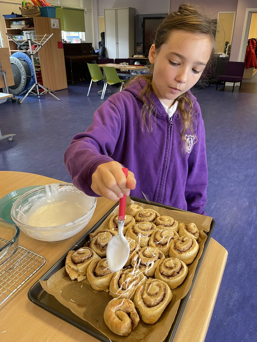 BoghallPSch's tweet photo. Our last Cucumber Cafe🥒of this year, so we just had to😜feed the teachers, & ourselves of course! We chose to make these delicious cinnamon buns & now the whole school smells amazing! 💜 #NurtureGroup #LifeSkills #SharingIsCaring @WL_Equity @WL_STEM https://t.co/JR0LNHUMCR