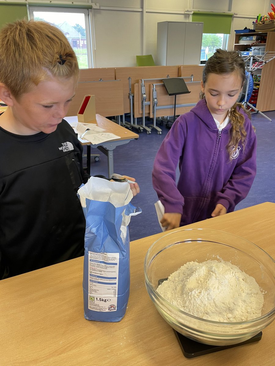 BoghallPSch's tweet photo. Our last Cucumber Cafe🥒of this year, so we just had to😜feed the teachers, & ourselves of course! We chose to make these delicious cinnamon buns & now the whole school smells amazing! 💜 #NurtureGroup #LifeSkills #SharingIsCaring @WL_Equity @WL_STEM https://t.co/JR0LNHUMCR