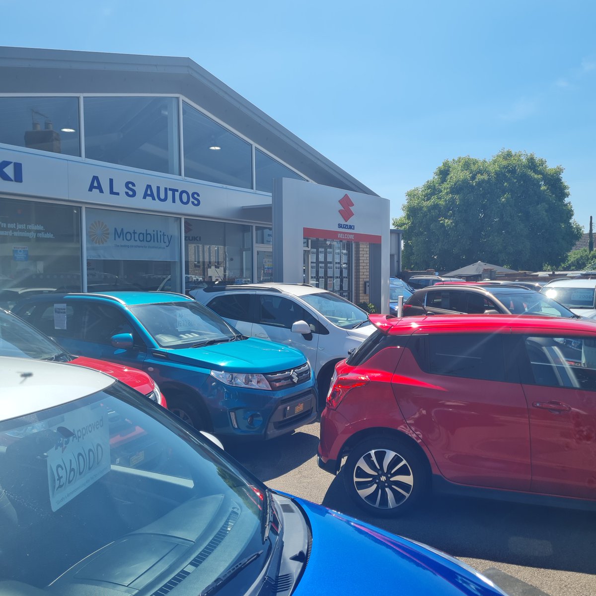 als_autos's tweet photo. Enjoying the sunshine here at ALS Autos Suzuki! What is everyone up to on this lovely Wednesday?
#carsales #cars #localbusiness #SunnyDay #Summer2022 https://t.co/Cr06KGE2aG
