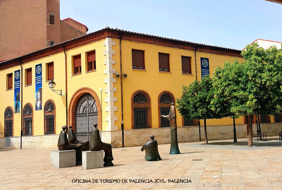 TurismoPalencia's tweet photo. Monumento dedicado a la PRIMERA UNIVERSIDAD DE ESPAÑA que fue aquí en #PALENCIA en el año 1212
Los primeros estudios generales que pusieron a  Palencia en la vanguardia de la la cultura y la enseñanza junto a ciudades europeas como Bolonia, Oxford o París👩‍🎓
@visitasUSC @CyLesVida https://t.co/76iPCXAfWV