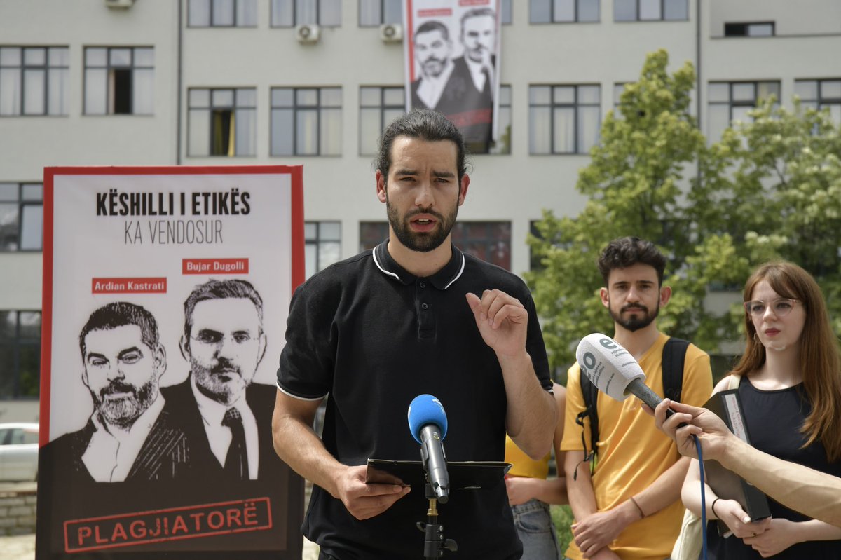 ojq_ORCA's tweet photo. Today ORCA unveiled a banner in the Faculty of Philosophy, denouncing the Council of Ethics’ decision on the plagiarism case of Bujar Dugolli and Ardian Kastrati. The Council of Ethics in UP confirmed that the paper is plagiarized, but proposed lenient measures. https://t.co/UV3YIUGfeB